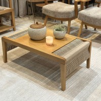 Mesa de Centro Shaya Retangular Detalhe Lateral em Trama Corda Náutica Tampo em Madeira Tauari