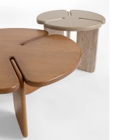 Mesa de Centro Individual Trivory Design Redondo Tampo Madeira Maciça Base Tripla em Pedra Natural 