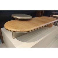 Mesa de Centro Verna Conjunto Estrutura em Lâmina de Carvalho Detalhe Metalizado Design by Ampezzan e Maciel Arquitetos