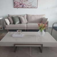 Mesa de Centro Viena Retangular Tampo Vidro Pés em Metal Design Contemporâneo