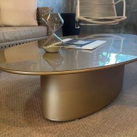 Mesa de Centro Bold Design Elíptico com Tampo Laminado e Base Laqueada Design by Studio 3 Design