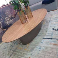 Mesa de Centro Bold Design Elíptico com Tampo Laminado e Base Laqueada Design by Studio 3 Design