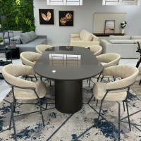 Mesa de Jantar Khonsu Tampo Oblongo Lâmina Cinamomo Bases Cilíndricas em Laca e Rodapé em Pintura Epóxi