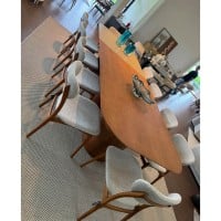 Mesa de Jantar Persis Tampo Bipartido Laminado com Extensão em Lâmina Invertida Base Madeira de Manejo Design by Studio 3 Design