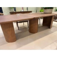 Mesa de Jantar Persis Tampo Bipartido Laminado com Extensão em Lâmina Invertida Base Madeira de Manejo Design by Studio 3 Design