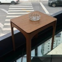 Mesa Lateral Eury Tampo Laminado Cinamomo Design Atemporal e Moderno Casa A Móveis