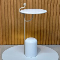 Mesa Lateral Fithis Redonda Base Cilíndrica Estrutura em Madeira Maciça Haste em Metal Detalhe Ponta em Madeira Design by Lucas Azevedo