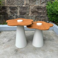 Mesa Lateral Lorys II Tampo Orgânico Madeira Base Cônica em Aço Carbono com Pintura Epóxi 