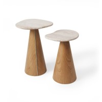Mesa Lateral Montilo Design Orgânico Tampo em Pedra Natural Base Compensado Laminado Detalhe Metálico