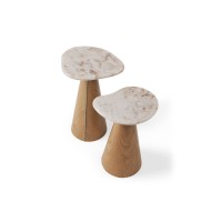 Mesa Lateral Montilo Design Orgânico Tampo em Pedra Natural Base Compensado Laminado Detalhe Metálico