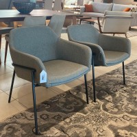 Poltrona Abel Estofada Estrutura Multilaminada Base Aço Carbono