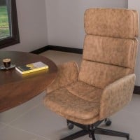 Poltrona Office Arva Estofada Ajuste de Altura Concha em Multilaminado Estrutura Alumínio 5 Pontas com Rodízios