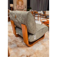 Poltrona Avere Estofada Detalhe em Couro Estrutura em Madeira Eucalipto Design Jhoel Silva