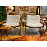 Poltrona Bellamy Estofada Detalhe em Couro Estrutura em Madeira Eucalipto Design Jhoel Silva