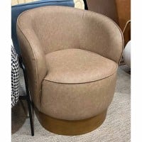 Poltrona Berynne Estofada Base Aro Madeira Design Sustentável