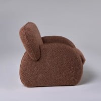 Poltrona Charys Estofada com Estrutura Revestida Design Orgânico by Estúdio Oune