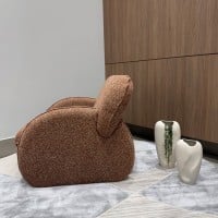 Poltrona Charys Estofada com Estrutura Revestida Design Orgânico by Estúdio Oune