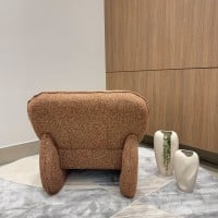Poltrona Charys Estofada com Estrutura Revestida Design Orgânico by Estúdio Oune