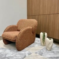 Poltrona Charys Estofada com Estrutura Revestida Design Orgânico by Estúdio Oune