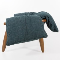 Poltrona com Puff Manthelle Estofada Estrutura em Madeira Tauari Design by M7 Estúdio