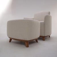 Poltrona com Puff Selene Estofada Estrutura Madeira Eucalipto Design Exclusivo Acabamento Premium