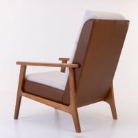 Poltrona com Puff Siona Estofada Estrutura Madeira Eucalipto Design Exclusivo Acabamento Premium