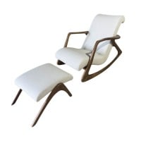 Poltrona Balanço com Puff VK Estofada Estrutura Madeira Maciça Design by Vladimir Kagan