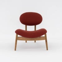 Poltrona Foster Estofada Base Madeira Eucalipto Design Sustentável