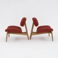 Poltrona Foster Estofada Base Madeira Eucalipto Design Sustentável