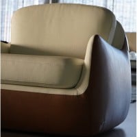 Poltrona Gaelle em Couro Legítimo com Concha Almofadada em Composê Design by Estúdio Galho