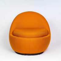 Poltrona Giratória Hayika Estofada Base Aço Design Sustentável