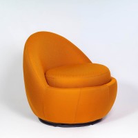 Poltrona Giratória Hayika Estofada Base Aço Design Sustentável
