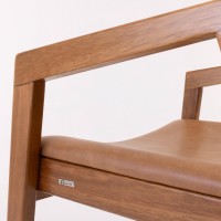 Poltrona Inanna Estofada Estrutura Madeira Eucalipto Design Exclusivo Acabamento Premium