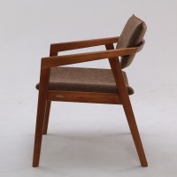 Poltrona Inanna Estofada Estrutura Madeira Eucalipto Design Exclusivo Acabamento Premium