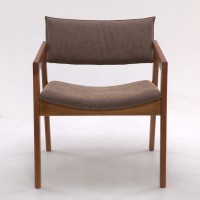 Poltrona Inanna Estofada Estrutura Madeira Eucalipto Design Exclusivo Acabamento Premium