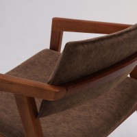 Poltrona Inanna Estofada Estrutura Madeira Eucalipto Design Exclusivo Acabamento Premium
