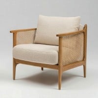 Poltrona Iverne Estofada Detalhe Lateral em Tela Natural Estrutura em Madeira Tingida