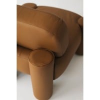 Poltrona Orfeu em Couro Legítimo com Almofadão e Apoios Cilíndricos Acolchoados Design by Victor Suzuki
