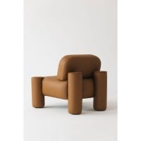 Poltrona Orfeu em Couro Legítimo com Almofadão e Apoios Cilíndricos Acolchoados Design by Victor Suzuki