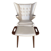 Poltrona Papa Bear com Puff Estrutura Madeira Maciça Artesian Design by Hans Wegner