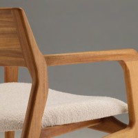 Poltrona Raizen Assento Estofado Encosto e Estrutura Madeira Maciça Jequitibá Design Exclusivo by Juliano Schimidt