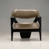 Poltrona Syluê Estofada Estrutura Madeira Maciça Jequitibá Design Premiado by Juliano Schimidt