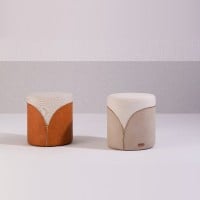 Puff Alon Estofado Design Cilíndrico com Detalhe em Composê e Zíper 