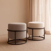 Puff Lucca Design Redondo Estofado Estrutura Madeira Eucalipto Reflorestada Base em Aço Carbono
