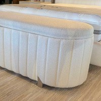 Recamier Baú Haycass Estofado Detalhes Gomado Pés com Pintura Metálica