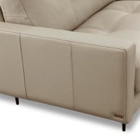 Sofá com Chaise Romulo 3 Módulos Couro Natural Almofadas Soltas Estrutura Madeira de Lei Eucalipto Pés em Aço Design ArtesanalSofá com Chaise Romulo 3 Módulos Couro Natural Almofadas Soltas Estrutura Madeira de Lei Eucalipto Pés em Aço Design Artesanal