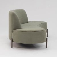 Sofá Curvo Hans 2 Lugares Pés Aço Pintura Epóxi Design Sustentável
