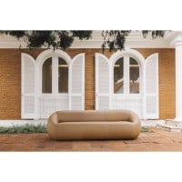 Sofá Livana 3 Lugares em Couro Legítimo com Detalhes em Pespontos e Encosto com Braços Integrados Design by Lattoog