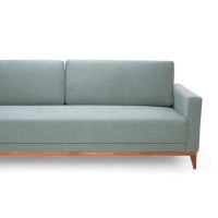 Sofá Morrigan 2 Lugares Almofadas Soltas Estrutura Madeira Eucalipto Design Exclusivo Acabamento Premium