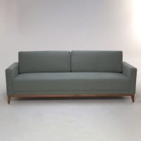 Sofá Morrigan 2 Lugares Almofadas Soltas Estrutura Madeira Eucalipto Design Exclusivo Acabamento Premium